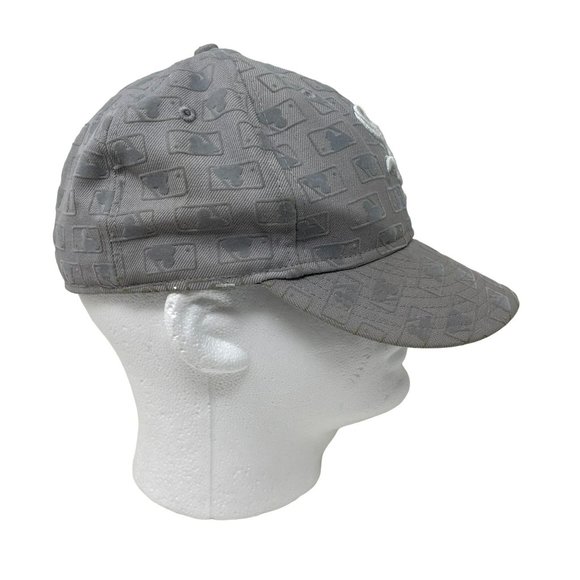 Ltd Edition Chicago White Sox 59FIFTY Embossed Velvet MLB Theme Fitted Hat - Picture 5 of 7